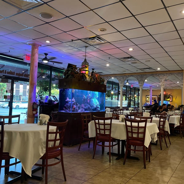 รูปภาพถ่ายที่ Al Natour Middle Eastern Restaurant โดย Rey เมื่อ 3/2/2022