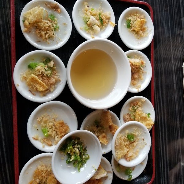 Foto diambil di Hue Oi - Vietnamese Cuisine oleh H K. pada 9/4/2017