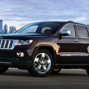 How’s this for a selling point: The Quadra-Lift® Air Suspension lowers and raises your Grand Cherokee when needed to optimize it’s fuel efficiency and purpose.