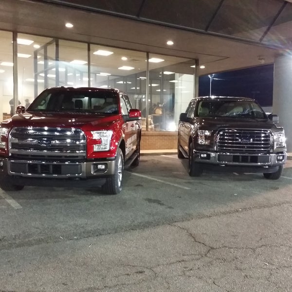 Foto tirada no(a) Town &amp; Country Ford of Nashville por Town &amp; Country Ford of Nashville em 6/12/2015