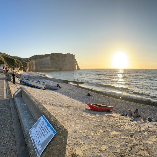 Photo taken at Plage d&#39;Étretat by Howie P. on 5/1/2023