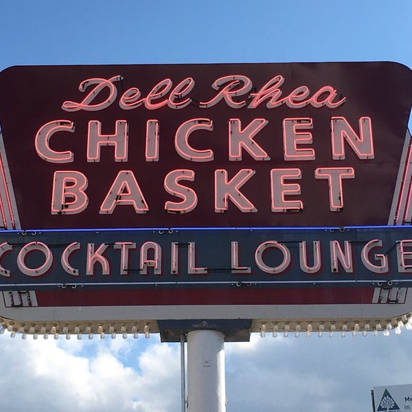 Photo prise au Dell Rhea&#39;s Chicken Basket par Pam D. le7/13/2017