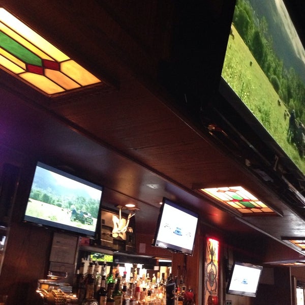 รูปภาพถ่ายที่ Cody&#39;s Ale House Grill โดย Kevin R. เมื่อ 9/21/2014