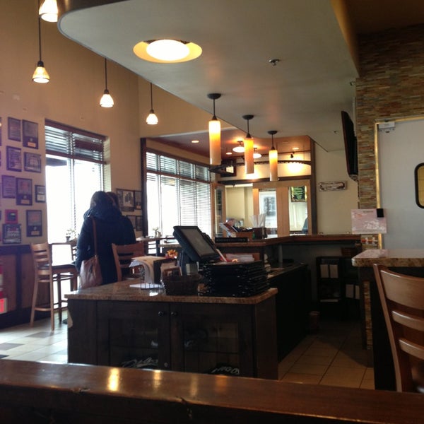 รูปภาพถ่ายที่ D&#39;Agostinos Pizza and Pub Park Ridge โดย Justin R. เมื่อ 1/23/2013
