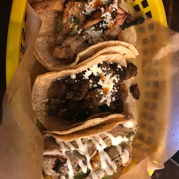 รูปภาพถ่ายที่ Dorado Tacos โดย Bradford T. เมื่อ 3/22/2018