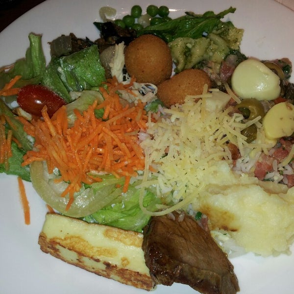 3/11/2013 tarihinde Michelle M.ziyaretçi tarafından Oazi Restaurante'de çekilen fotoğraf