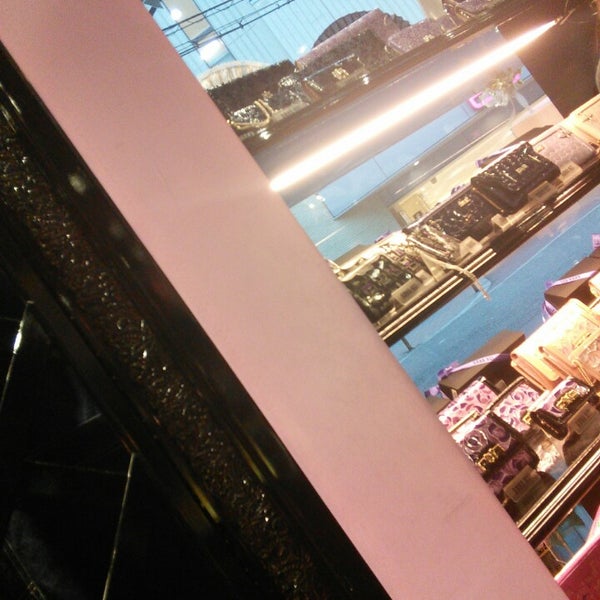 Anna Sui 梅田エスト店 大阪市北区 Da Giyim Magazasi Da Fotograflar
