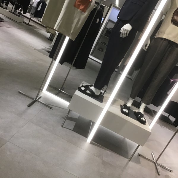 Photos At Zara Clothing Store In 京都市 Photos At Zara Clothing Store In 京都市
