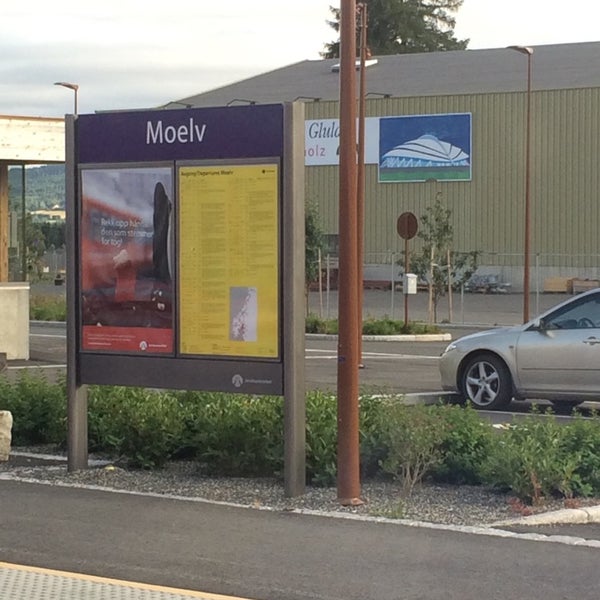 Photo taken at Moelv stasjon by iRomby on 6/26/2014