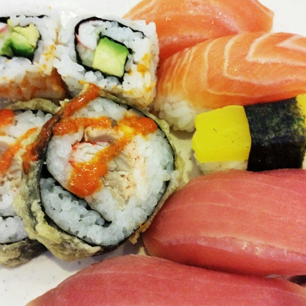 Мандарин суши. Ролл с мандарином. Мандарин суши. Мандарин суши адлер меню. Ролл с мандарином.