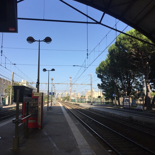 Photo taken at Gare SNCF d&#39;Avignon-Centre by IANIS on 7/18/2017