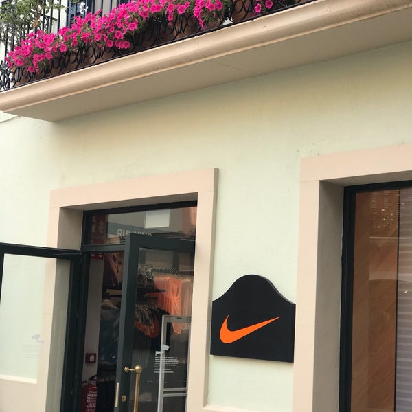 Nike factory roca village hot sale