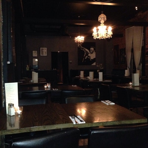 3/19/2014 tarihinde Tony D.ziyaretçi tarafından Brownstone&#39;s Bistro &amp; Bar'de çekilen fotoğraf