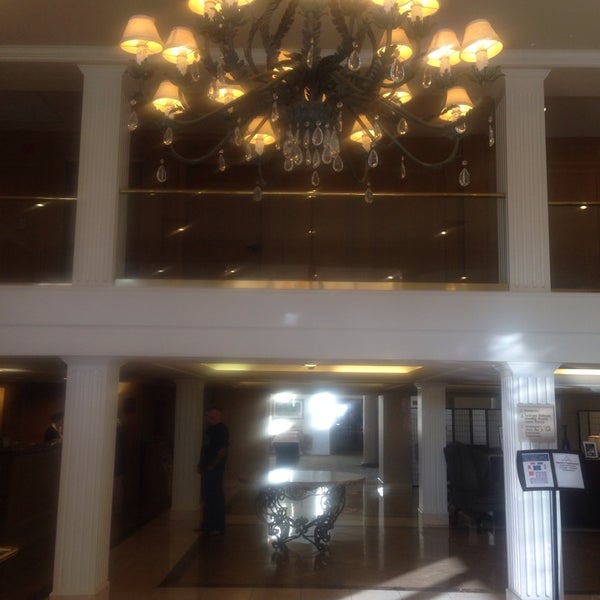 Foto tirada no(a) Biltmore Hotel &amp; Suites por Dorothy H. em 8/11/2014