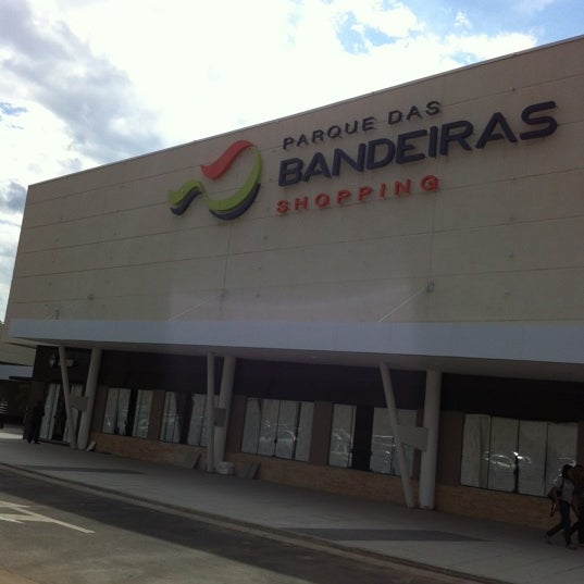 Das Foto wurde bei Shopping Parque das Bandeiras von Daniel Q. am 11/15/2012 aufgenommen