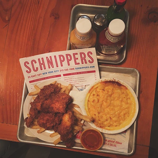 Photo taken at Schnipper&#39;s Quality Kitchen by Lowell C. on 1/2/2017