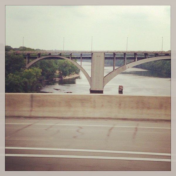 8/21/2013 tarihinde Jacinth S.ziyaretçi tarafından The Mighty Mississippi'de çekilen fotoğraf