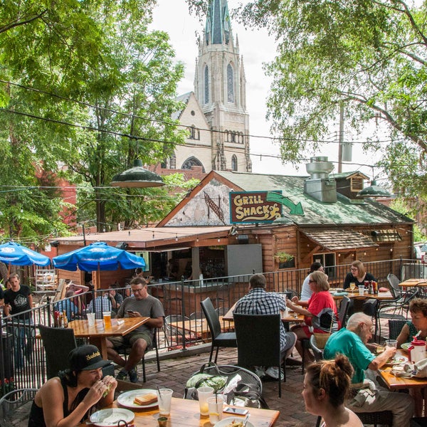 6/22/2017 tarihinde Molly&#39;s in Soulardziyaretçi tarafından Molly&#39;s in Soulard'de çekilen fotoğraf