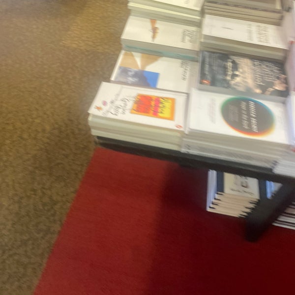 Waterstones Kensington and Chelsea 3941 Notting Hill Gate