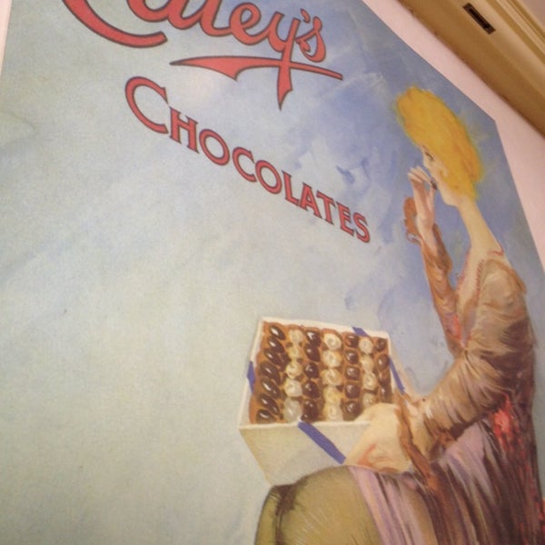 Снимок сделан в Caley&#39;s Cocoa Café пользователем James H. 4/15/2014