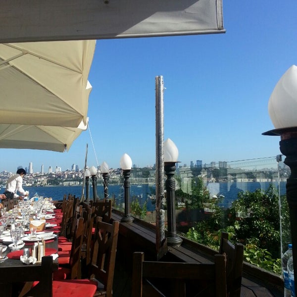 Foto diambil di Vira Balık Restaurant oleh Suna H. pada 5/25/2013