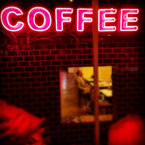 Das Foto wurde bei The Coffee Bean &amp; Tea Leaf von Ryan P. am 2/1/2014 aufgenommen