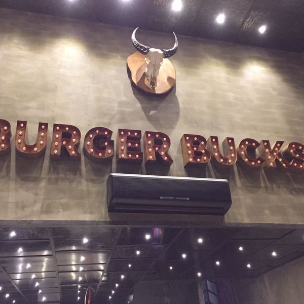 Foto scattata a Burger Bucks da Burger Bucks il 4/9/2017