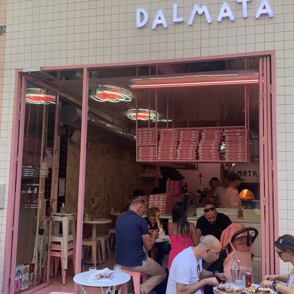 Foto tirada no(a) Dalmata Pizza por Adel em 7/10/2022
