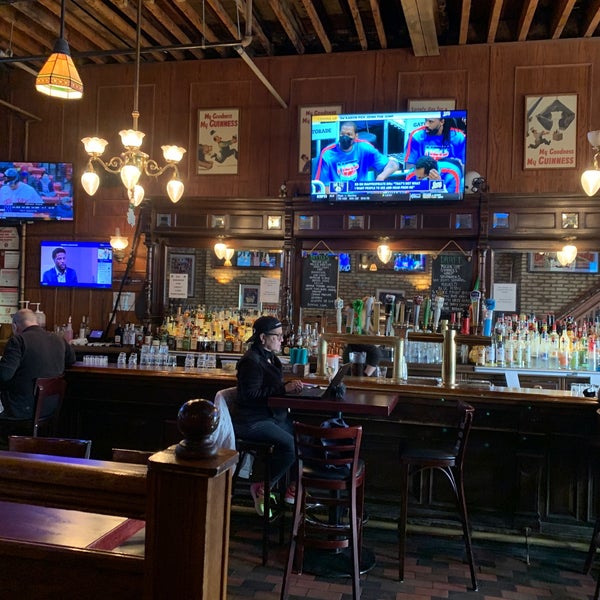Photo taken at O&#39;Leary&#39;s Public House by Ray H. on 4/2/2021