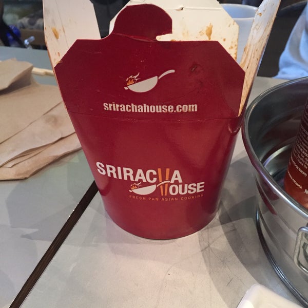 รูปภาพถ่ายที่ Sriracha House โดย Jessica H. เมื่อ 11/29/2015
