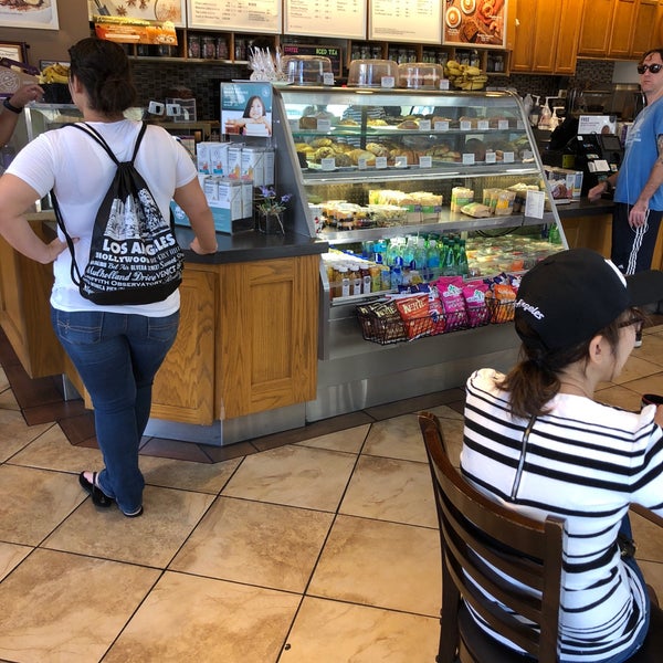 Photo taken at The Coffee Bean &amp; Tea Leaf by Patrick W. on 9/22/2018