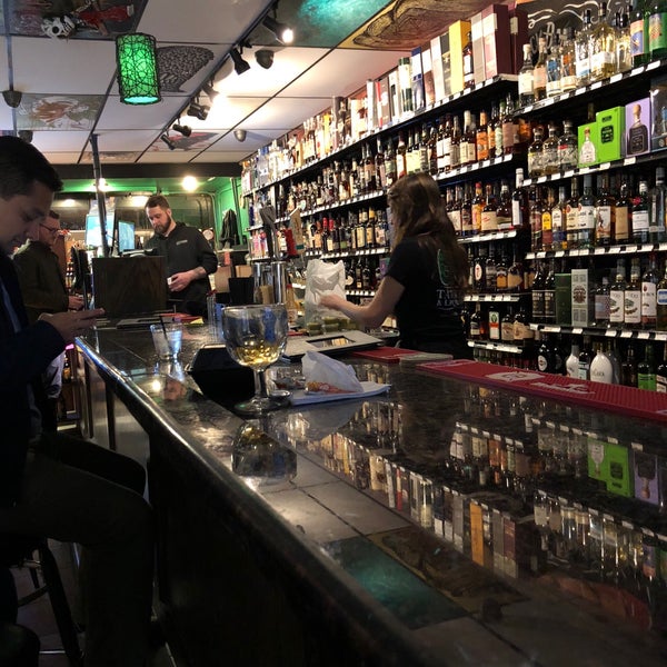 4/14/2018 tarihinde Patrick W.ziyaretçi tarafından Go Tavern &amp; Liquors'de çekilen fotoğraf