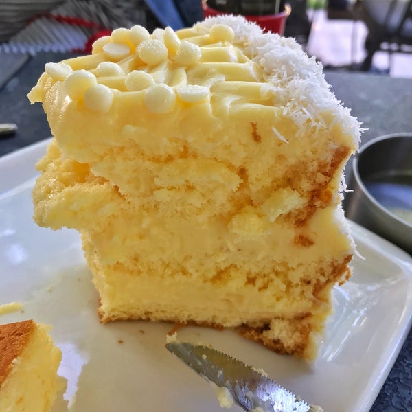 Lotus cheesecake çok çok lezzetli ama limonlu pasta muazzam!!