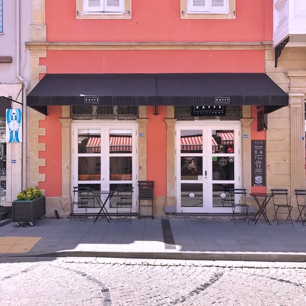 Photo taken at KAFFÉ Coffee Shop by Büşra U. on 7/2/2017