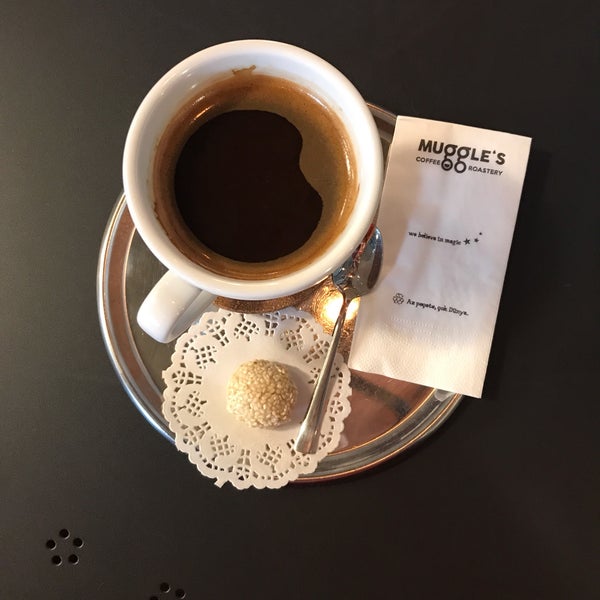 Photo prise au Muggle’s Coffee Roastery Özlüce par Büşra U. le2/8/2019