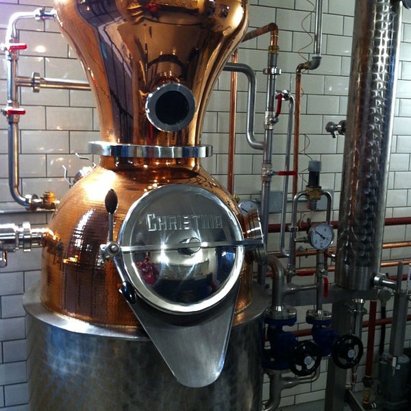 Foto tomada en The London Distillery Company  por Mark T. el 5/8/2013