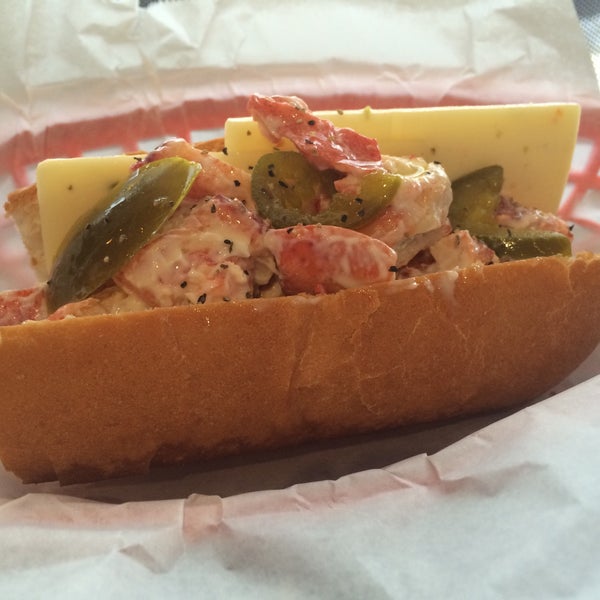 Foto scattata a Maine-ly Sandwiches da Shahir A. il 4/16/2015
