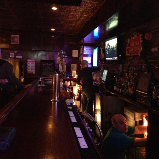 12/6/2012 tarihinde Konstantinos P.ziyaretçi tarafından Bleecker Heights Tavern'de çekilen fotoğraf