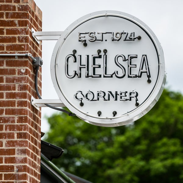 รูปภาพถ่ายที่ Chelsea Corner โดย Chelsea Corner เมื่อ 4/21/2017