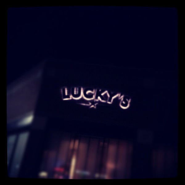 1/21/2013에 Mac님이 Lucky&#39;s Sports Theatre &amp; Grill에서 찍은 사진