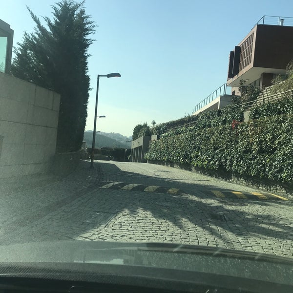 Photo taken at Çubuklu Vadi Evleri by Ozan Y. on 2/9/2018