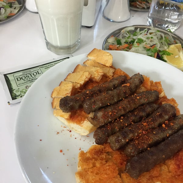 2/22/2017 tarihinde Ezgi B.ziyaretçi tarafından Dostol Kebap Salonu'de çekilen fotoğraf