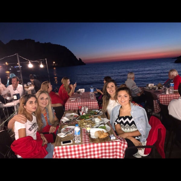 Photo taken at Sahil Balık Restaurant by funda U. on 9/7/2017