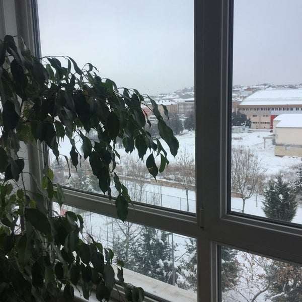 Das Foto wurde bei Roof Garden Hotel von İlknur Ö. am 1/2/2017 aufgenommen
