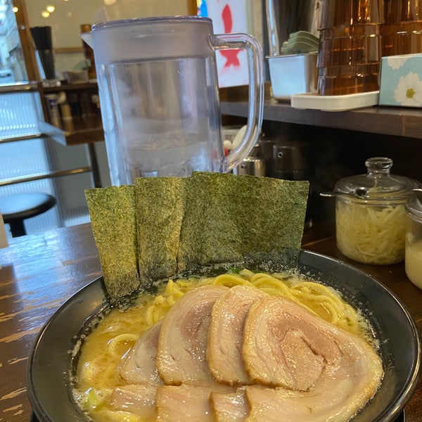 横浜家系ラーメン 王子家 329 Clientes