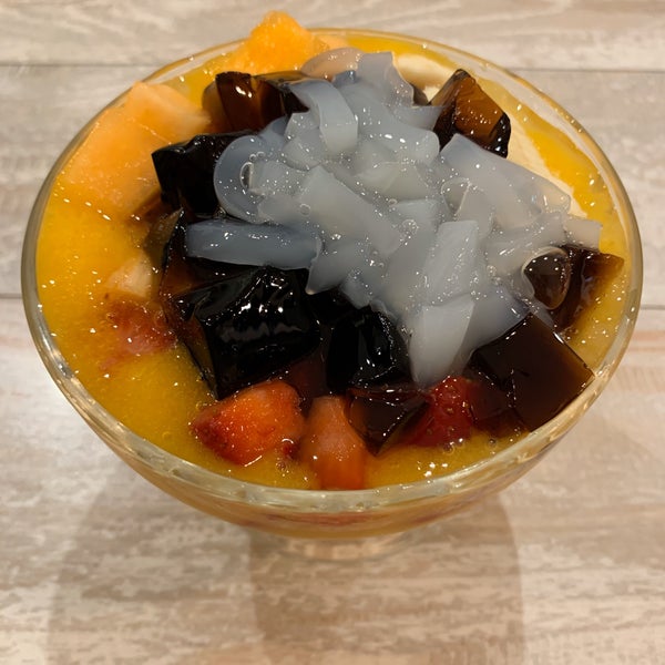 Photo taken at Mango Mango Dessert by Ian T. on 8/8/2019