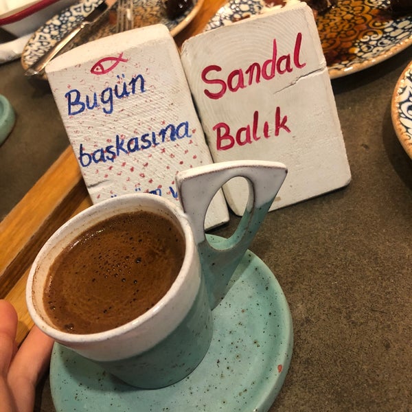 รูปภาพถ่ายที่ Yeniköy Sandal Balık โดย 🍀 เมื่อ 2/8/2020