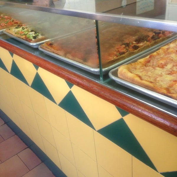 9/18/2013にRingo R.がDino&#39;s Pizza &amp; Pastaで撮った写真