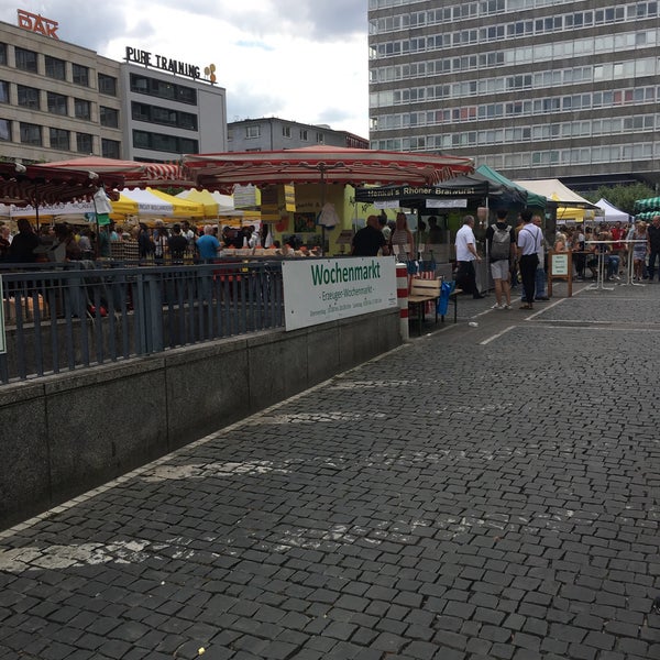 Photo taken at Erzeugermarkt Konstablerwache by Marco on 7/7/2018
