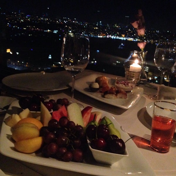 Снимок сделан в Safran Restaurant  InterContinental Istanbul пользователем M. S. 7/8/2015
